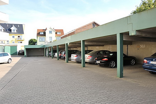 Der zum Haus gehrende Parkplatz.