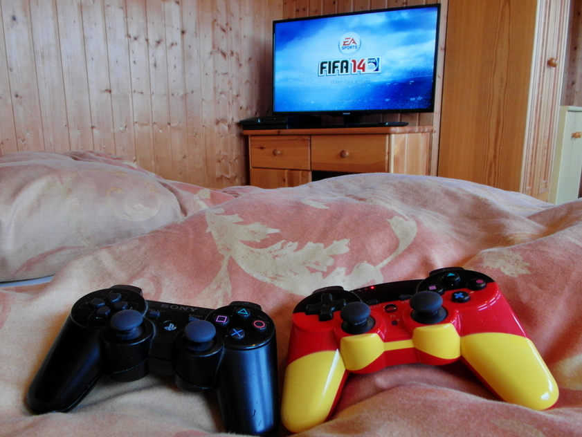 Die Playstation und TV im Kinderzimmer.- Anklicken geht zur Bildershow -